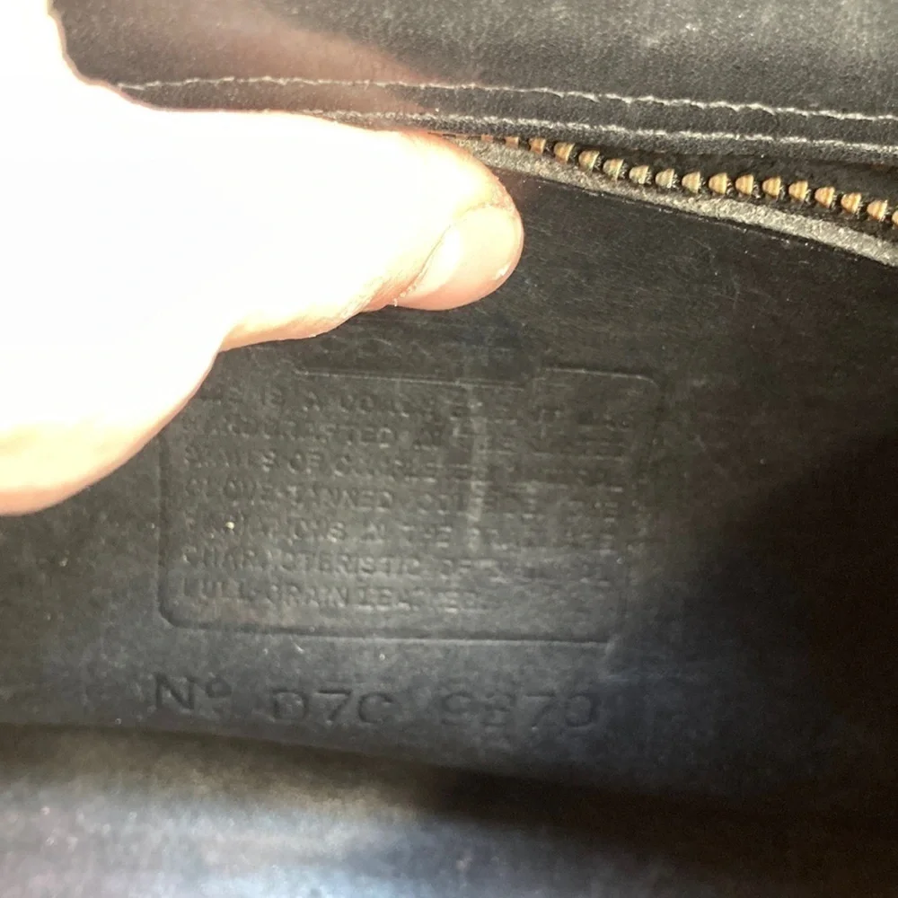 Coach 9870 vintage black or navy blue leather 1997 court bag